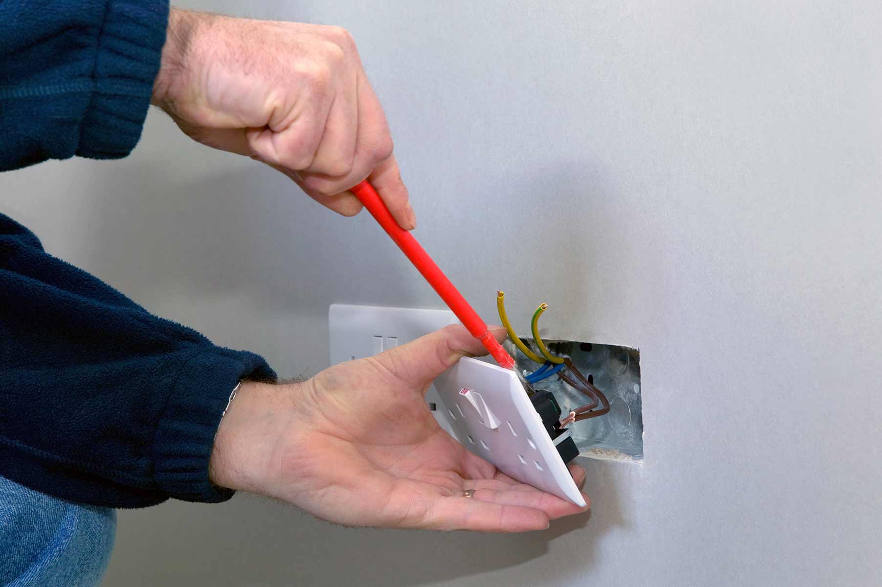 Our electricians can install plug sockets for domestic and commercial proeprties in Earlsfield and the local area. 